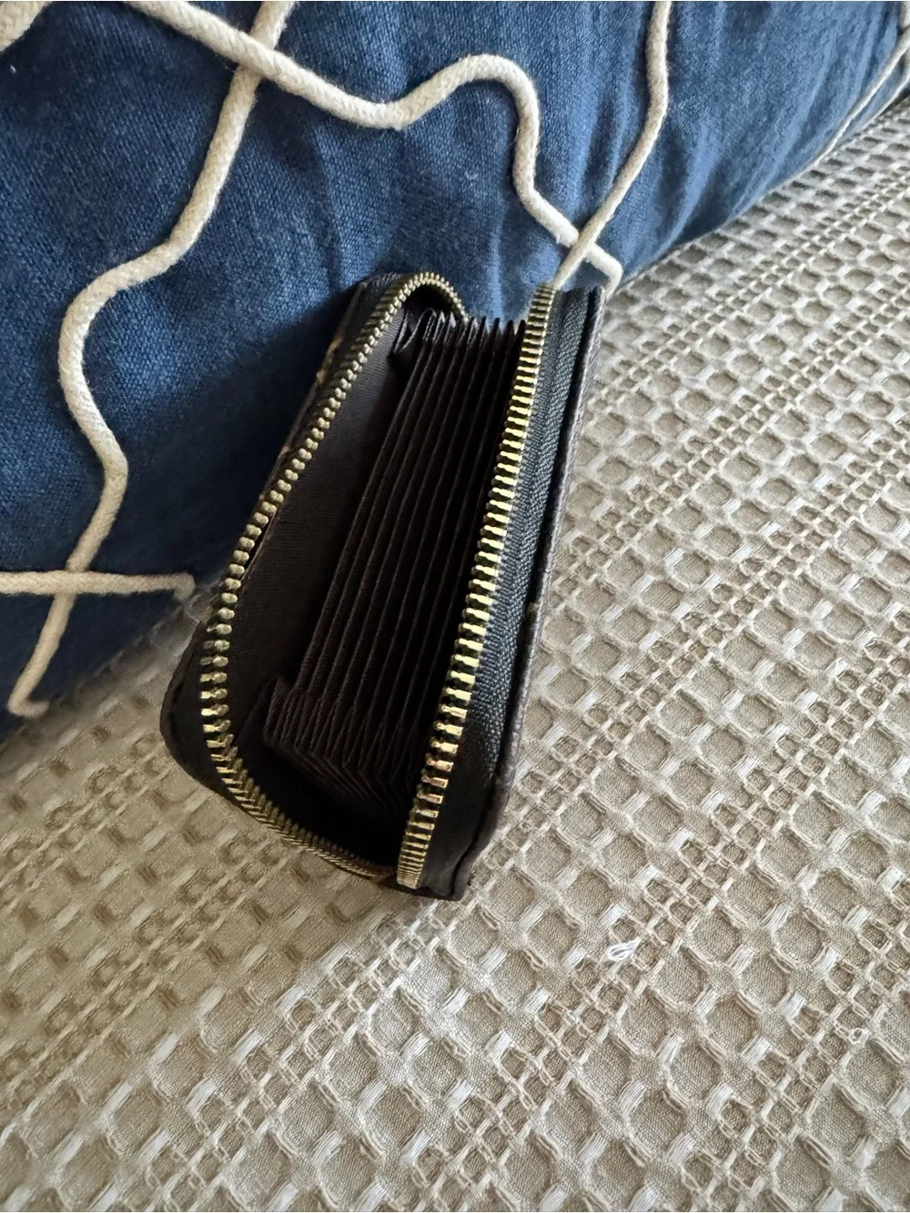 Source Unknown compact zip